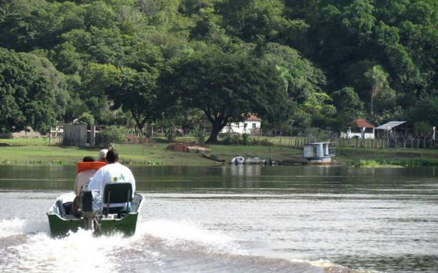Com mergulhadores, bombeiros mant&ecirc;m busca por crian&ccedil;a que sumiu no Rio Paraguai 