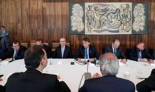 Presidente reunido com ministros e líderes no Congresso (Foto: Alan Santos/PR)