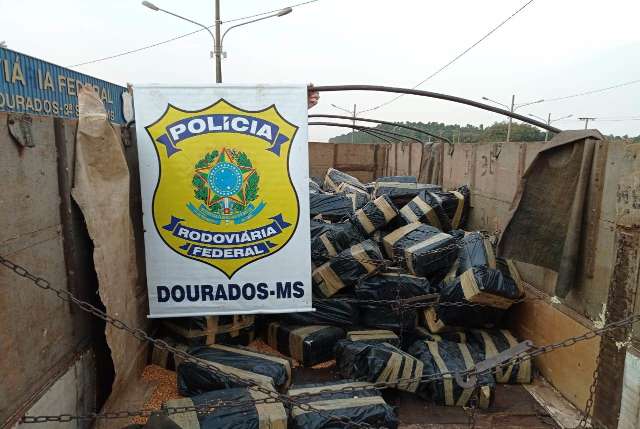 Motorista cai com 4,7 toneladas de maconha e diz que achava que era cigarro