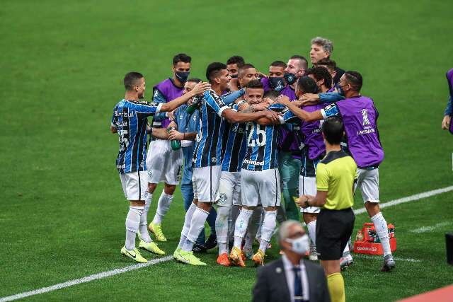 Gr&ecirc;mio &#039;acorda&#039; no 2&ordm; tempo e vence Universidad Cat&oacute;lica na Libertadores