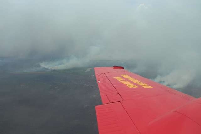 Avi&otilde;es que lan&ccedil;am &aacute;gua n&atilde;o podem decolar por causa de fuma&ccedil;a intensa no Pantanal