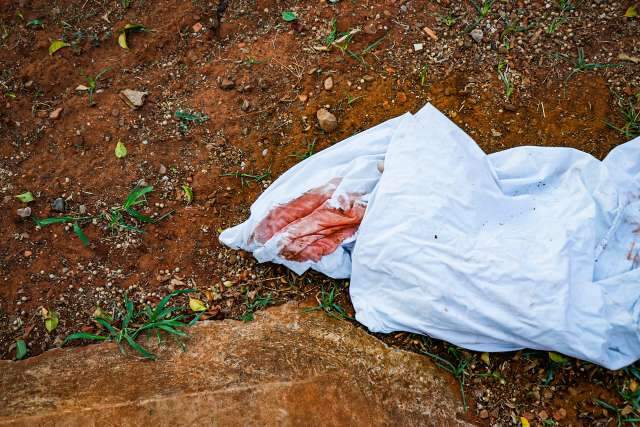 Mulher executada com 8 tiros era passageira em moto de assassino 