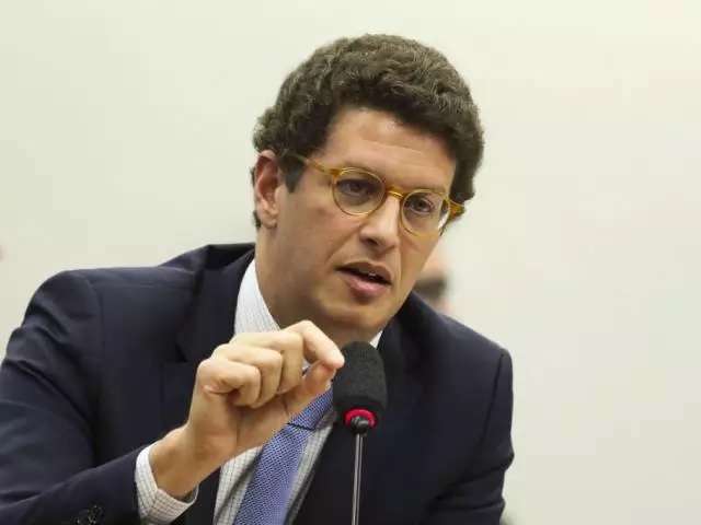 Ministro Ricardo Salles vir&aacute; a Corumb&aacute; para discutir queimadas no Pantanal