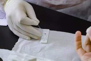 Teste rápido de covid-19, feito com amostra de sangue, em Campo Grande (Foto: Arquivo)
