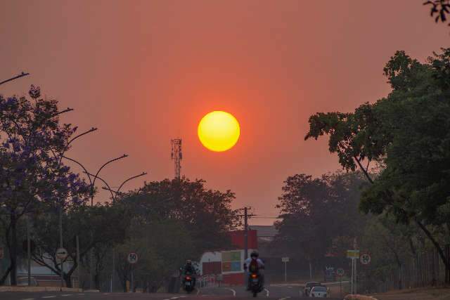 Outubro chega com mais um dia de calor extremo e tempo seco em MS