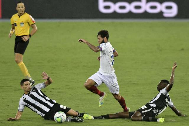 Bahia vence o Botafogo no Engenh&atilde;o e quebra jejum de nove jogos