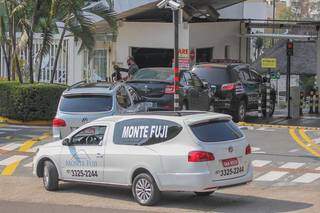 Filho encontra o pai morto em condom&iacute;nio em frente ao shopping