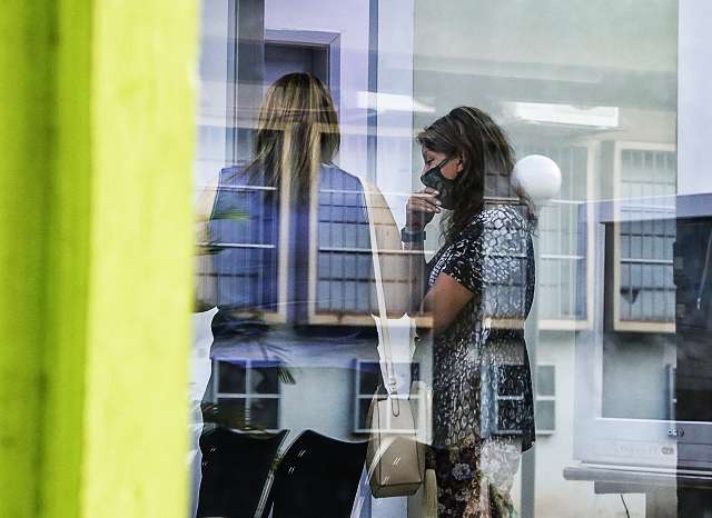 Tr&ecirc;s dias ap&oacute;s, m&atilde;e que veio de Curitiba reconhece corpo da filha assassinada