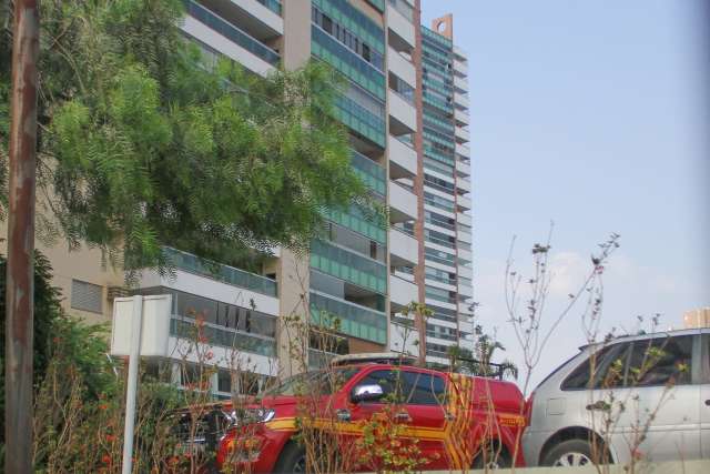 Filho encontra o pai morto em condom&iacute;nio em frente ao shopping