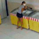 Vídeo de instalador caindo em cima de cliente é o mais visto
