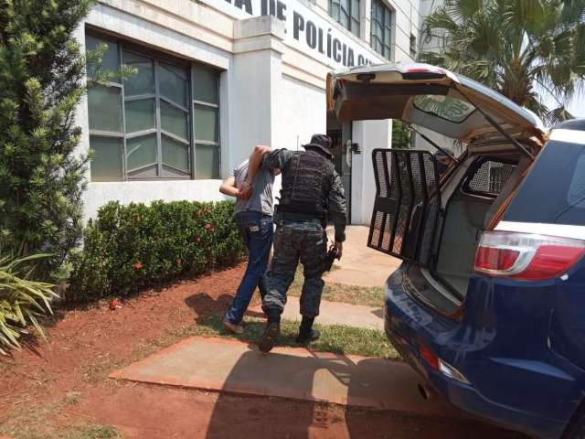 Durante fuga, &ldquo;Rei do P&oacute;&rdquo; solta pitbull para atacar PMs