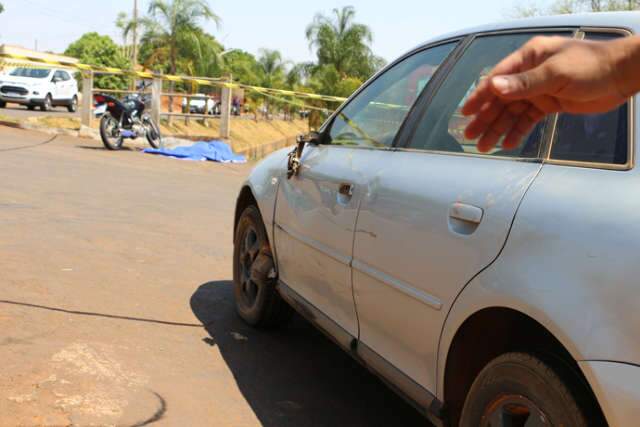 Motociclista morre em colis&atilde;o com Audi na esquina de casa