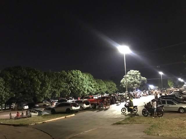 Um dia depois de dispers&atilde;o do Choque, galera volta a aglomerar na Afonso Pena