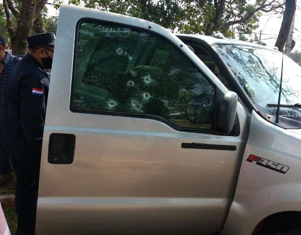 Homem &eacute; morto a tiros de pistola dentro de caminhonete na fronteira