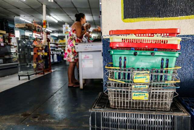 Sem descansar com furtos, dono precisou dormir em mercado para espantar ladr&otilde;es