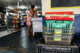 Sem descansar com furtos, dono precisou dormir em mercado para espantar ladr&otilde;es