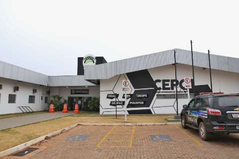 Homem &eacute; preso por colocar fogo em carro de idosa 