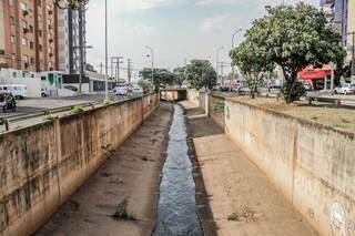 C&oacute;rregos da Capital viram filetes d&#039;&aacute;gua sob reflexo da estiagem e onda de calor