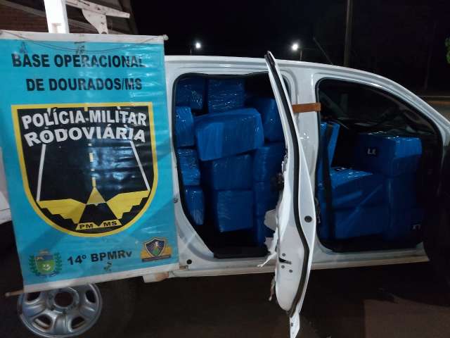 Em persegui&ccedil;&atilde;o, traficante abandona S10 com 1.600 quilos de maconha