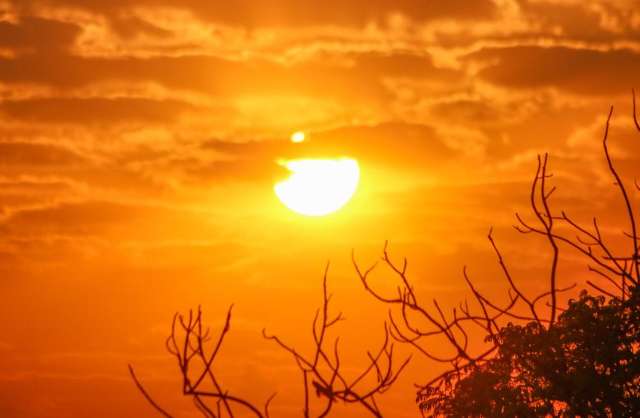 Calor&atilde;o perde for&ccedil;a na sexta, mas at&eacute; l&aacute; ter&aacute; max&iacute;ma de 49&ordm;C e umidade de 10%