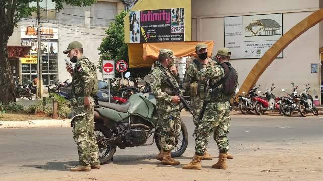 Militares frustram comerciantes e voltam a fechar fronteira