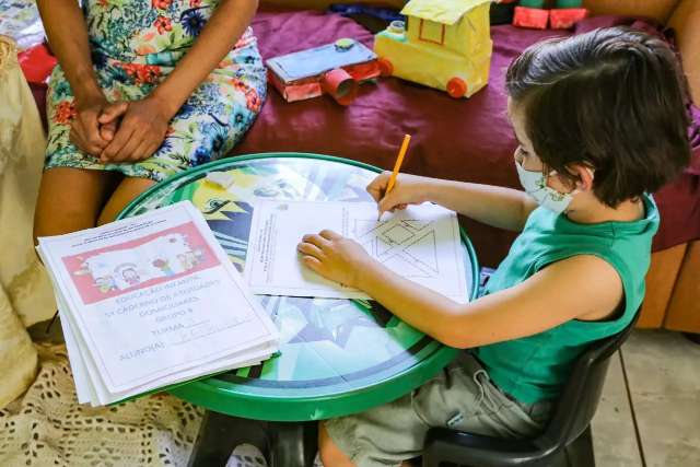 Sem nota, rede municipal de ensino estuda aprova&ccedil;&atilde;o em massa