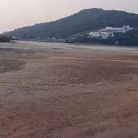 Seca recorde cria &#039;praia&#039; em Forte Coimbra e Porto Murtinho