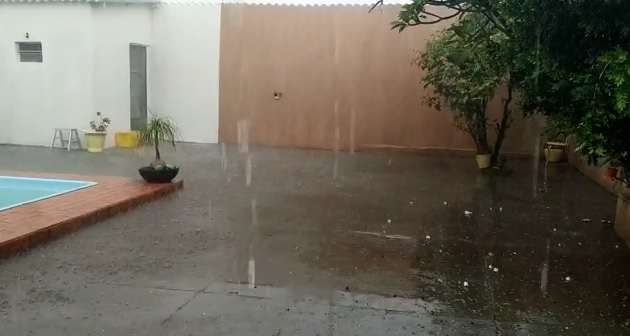 Junto com granizo, pancadas de chuvas chegam a pelo menos 10 cidades de MS 