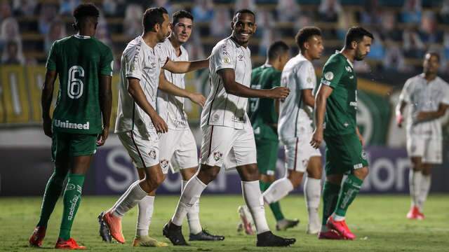 Fluminense vence o Goi&aacute;s fora de casa e sobe para o sexto lugar no Brasileir&atilde;o