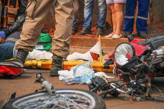 Motociclista bate em caminh&atilde;o de frigor&iacute;fico em local sem sinaliza&ccedil;&atilde;o