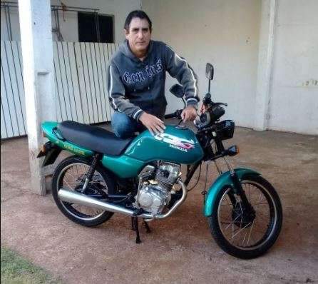 M&uacute;sico perde o controle de moto, bate em meio-fio e morre 
