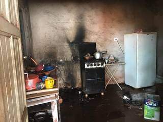 Sozinho, idoso de 90 anos n&atilde;o sente cheiro de g&aacute;s e botij&atilde;o explode 