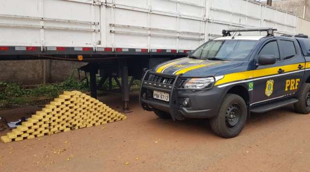 Carreta que saiu de Corumb&aacute; carregava 120 quilos de coca&iacute;na em fundo falso 