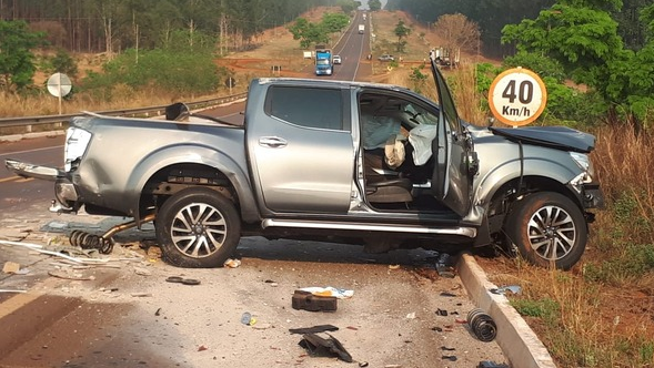Acidente envolvendo caminhonete e picape mata duas pessoas na BR-262 