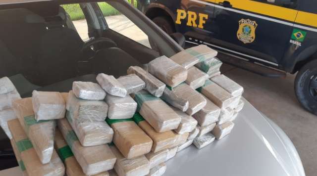 Droga que seria levada at&eacute; SP por R$ 10 mil &eacute; apreendida sob lataria de ve&iacute;culo 