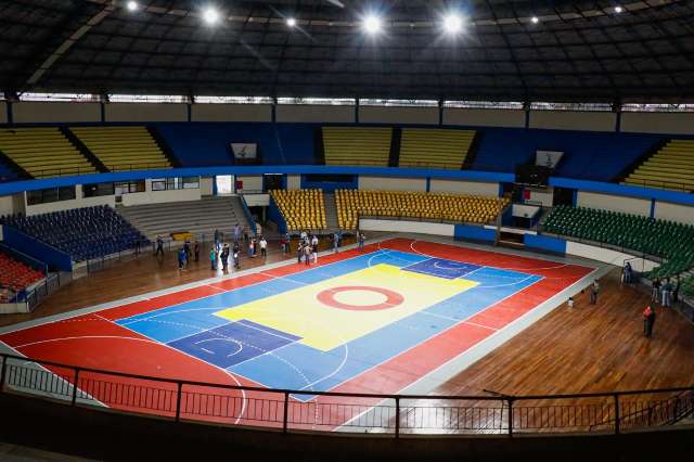 Piso para jogos de v&ocirc;lei chegar&aacute; na v&eacute;spera e equipes far&atilde;o um treino cada