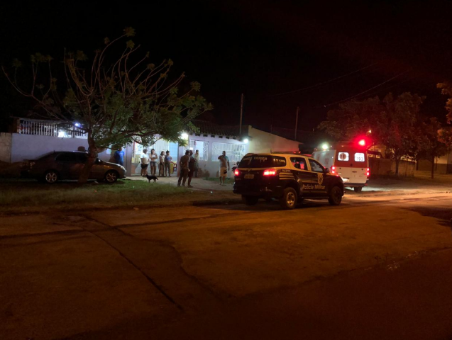 Ap&oacute;s esfaquear v&iacute;tima em bar, suspeito &eacute; preso com faca na cintura 