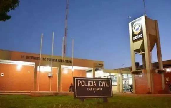 Jovem de 24 anos se corta ao quebrar vidro de janela e morre