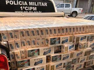 Polícia Militar apreendeu 2.800 pacotes de cigarros. (Foto: Divulgação/Polícia Militar)