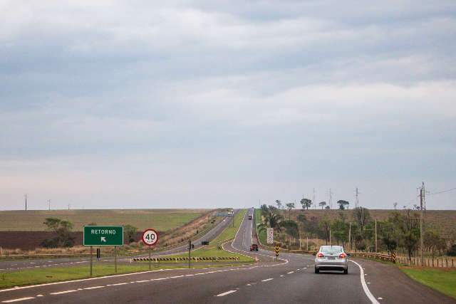 Com feriado prolongado, rodovia tem previs&atilde;o de 3,8 mil ve&iacute;culos por hora 