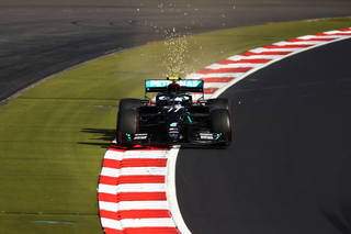 Valteri Bottas faz melhor tempo e larga na frente do GP do Eifel de F&oacute;rmula 1