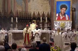 Missa de beatificação de Carlo Acutis, na Basília de São Francisco, em Assis, na Itália. (Foto: Reprodução/CNBB)