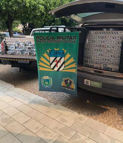 Van se envolve em acidente e PM descobre carga de cigarros contrabandeados