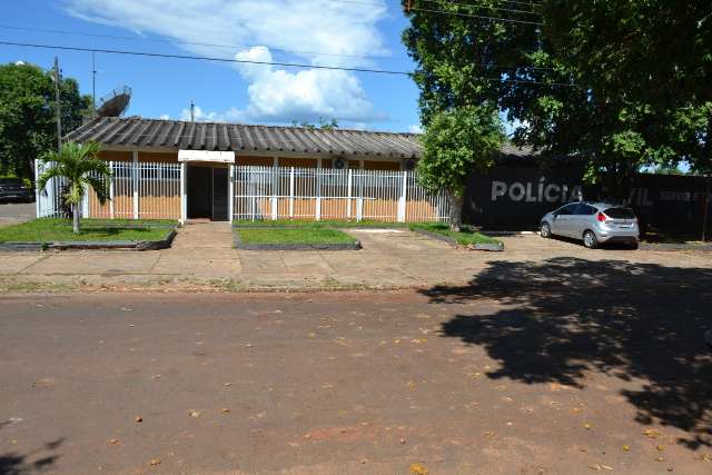 Ex-marido arrasta mulher pelos cabelos depois de briga por caixa de som