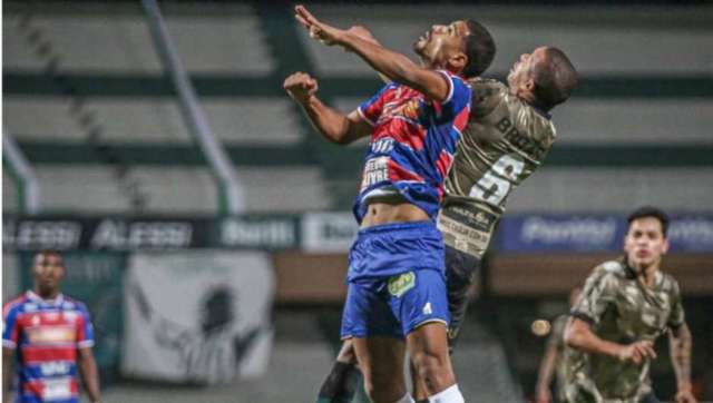 Coritiba e Fortaleza fazem bom jogo, mas ficam no empate sem gols