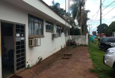 Motociclista &eacute; morto a tiros e corpo encontrado &agrave;s margens de estrada