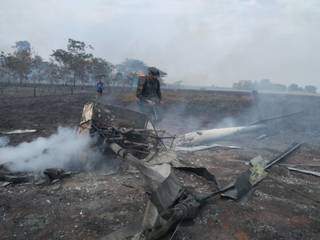 Helicóptero ficou destruído (Foto: André Cerilo da Silva)
