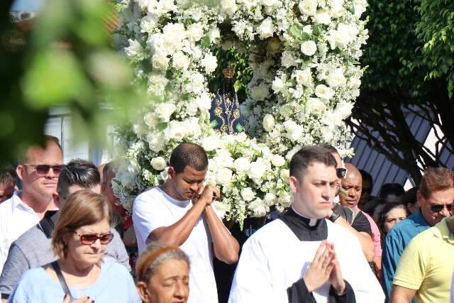 Sem prociss&atilde;o, carreata e cortejo v&atilde;o homenagear Nossa Senhora Aparecida 