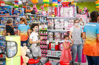 Centro vira programa de pais e filhos para compra de presentes