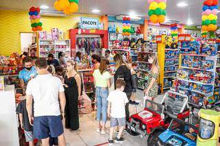 Centro vira programa de pais e filhos para compra de presentes